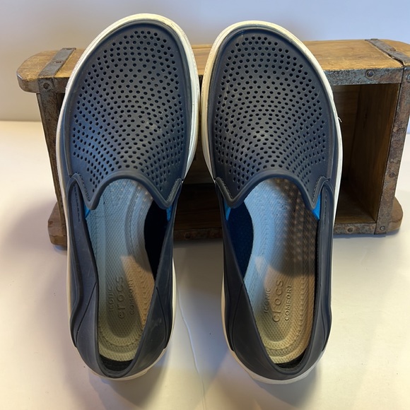 Croc brand slide on shoes. - Picture 3 of 5